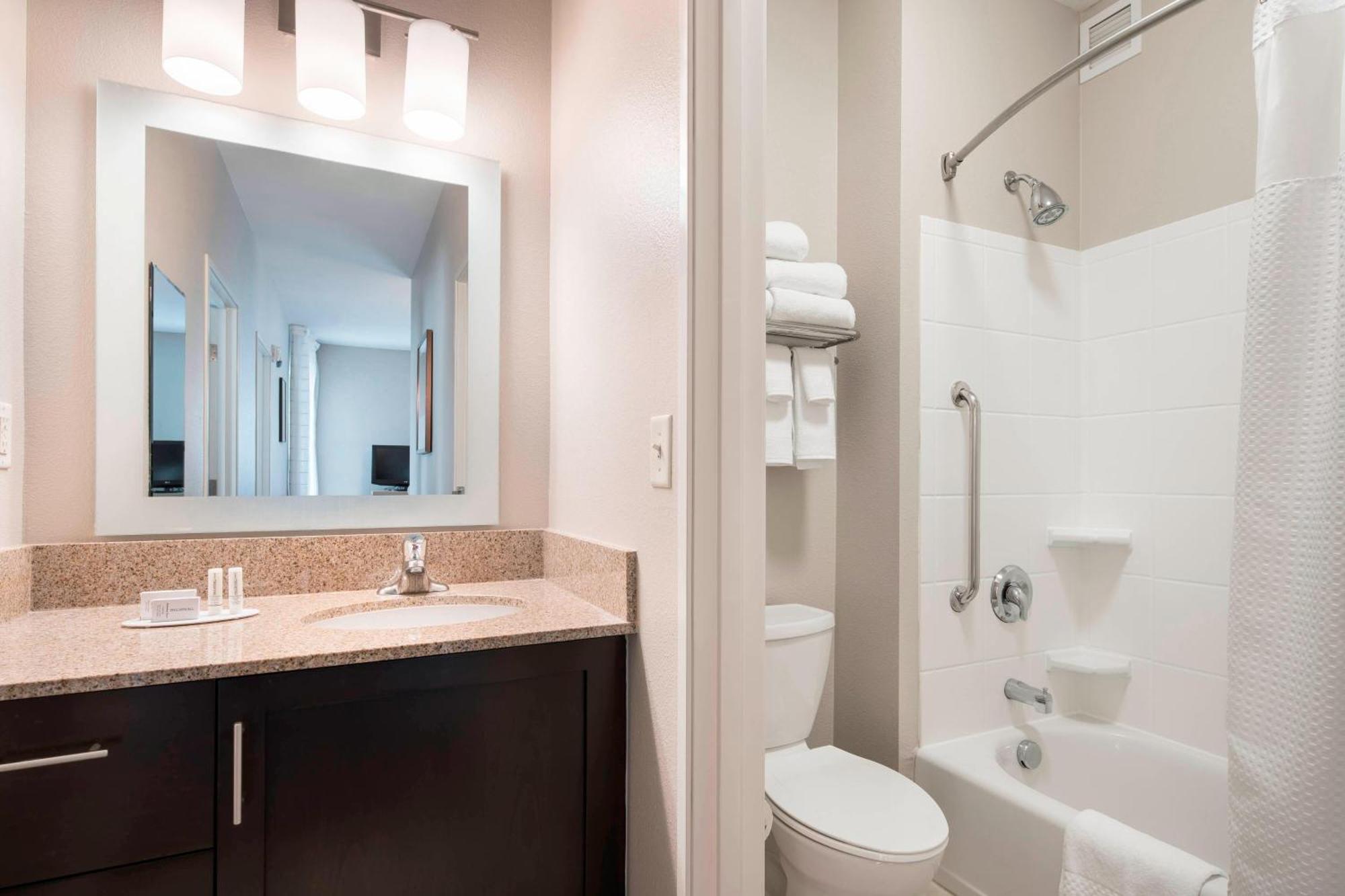 Towneplace Suites By Marriott San Diego Carlsbad / Виста Екстериор снимка