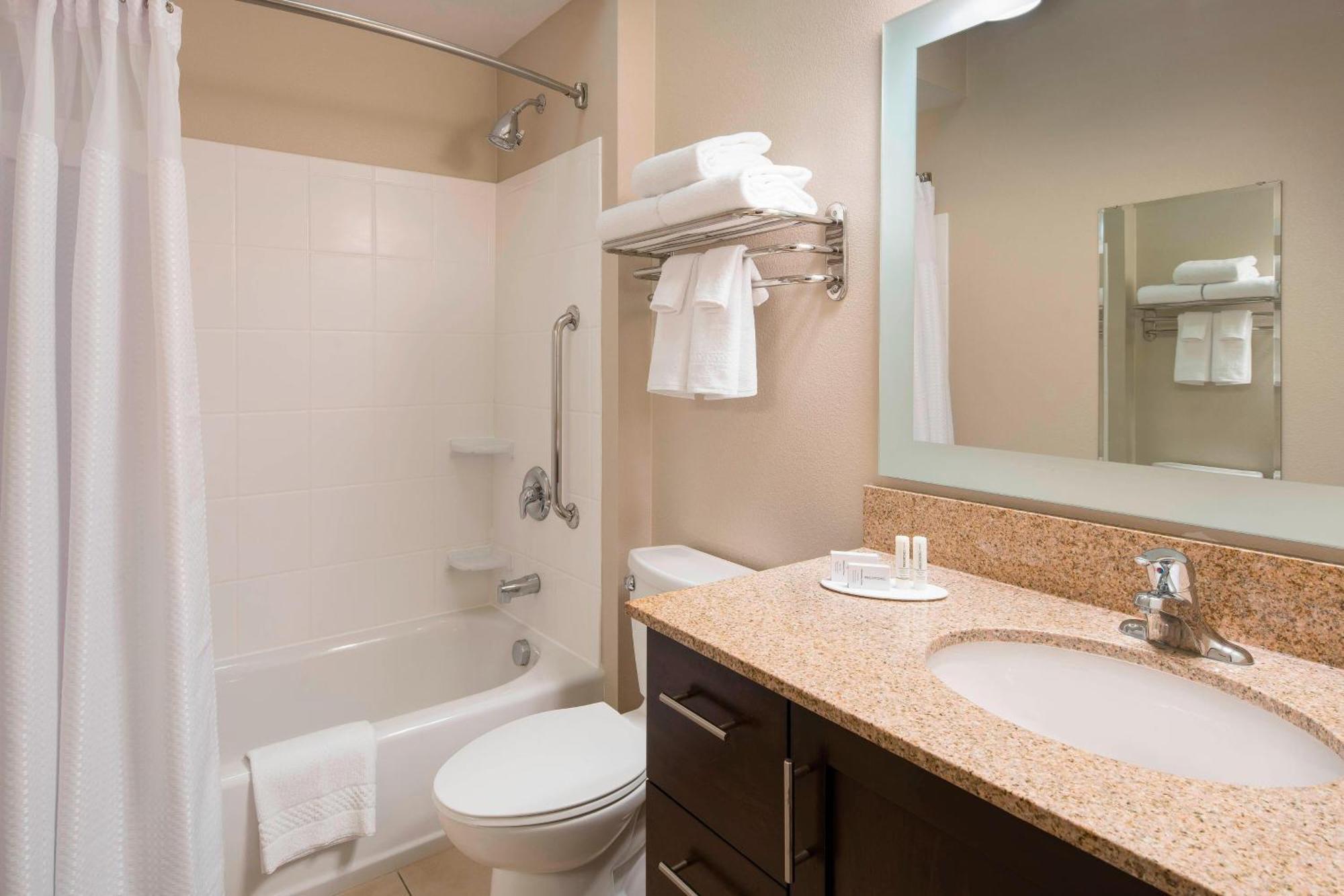 Towneplace Suites By Marriott San Diego Carlsbad / Виста Екстериор снимка