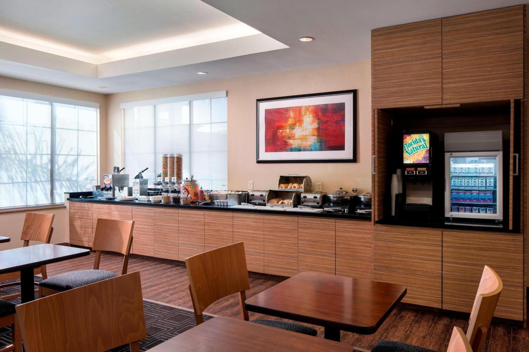 Towneplace Suites By Marriott San Diego Carlsbad / Виста Екстериор снимка