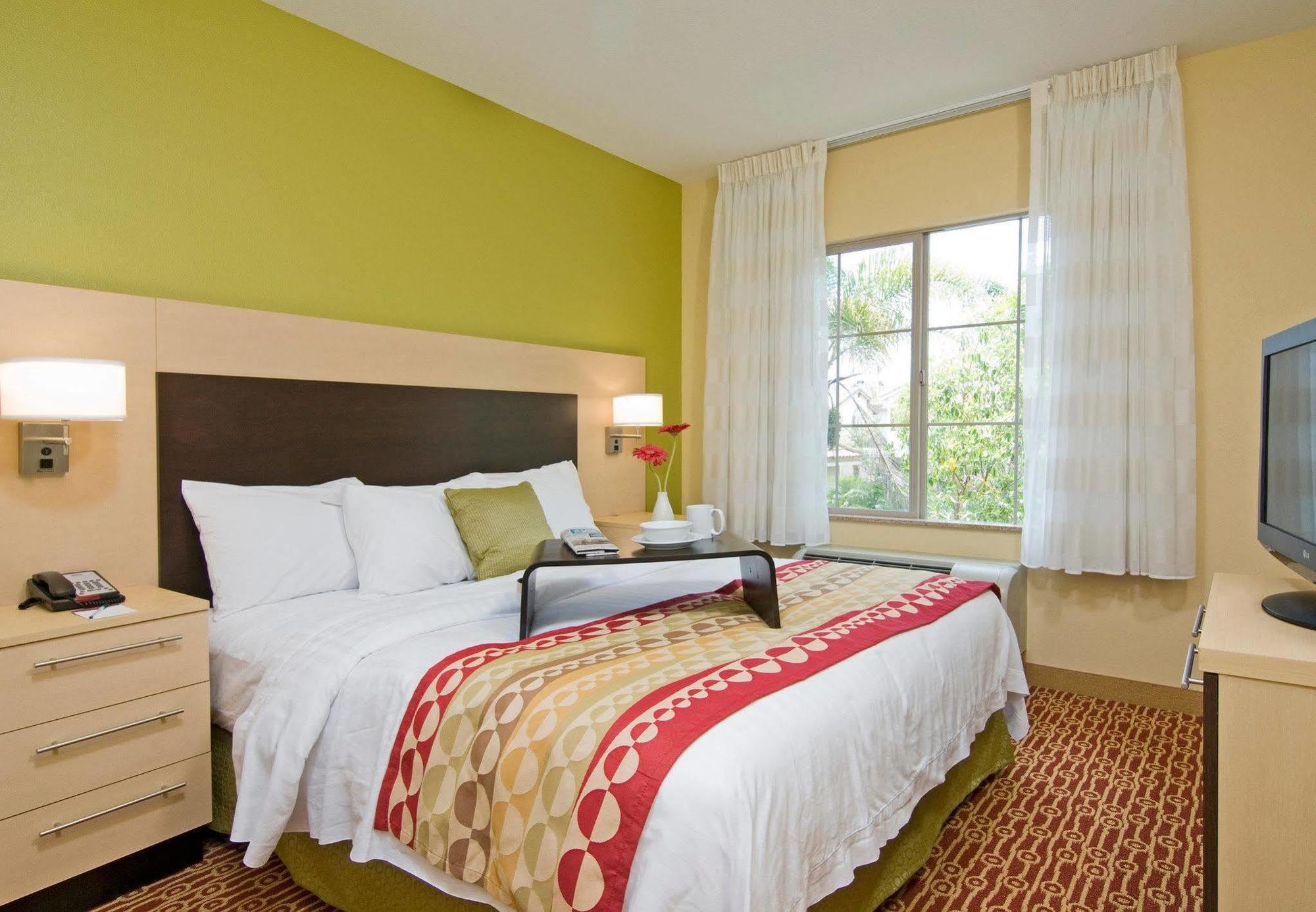 Towneplace Suites By Marriott San Diego Carlsbad / Виста Екстериор снимка